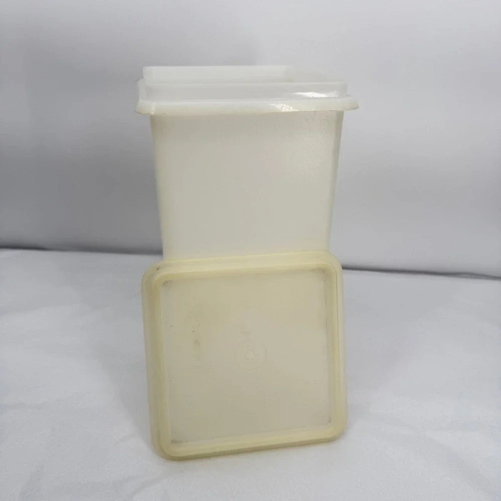 Tupperware Saltine Cracker Bread Keeper Storage Container Canister 1314 w/ Lid